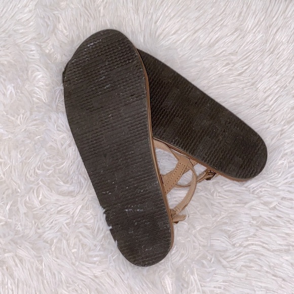 NWOT Rain T strap sandals - Picture 3 of 4